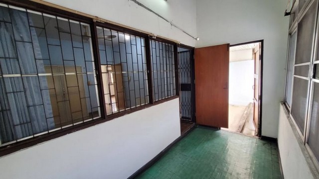 ขายบ้านทาวน์เฮ้าส์ 2 ชั้น ใจกลางกรุงทำเลทอง ใกล้สิ่งอำนวยความสะดวก เดินทางสะดวก กรุงเทพ 